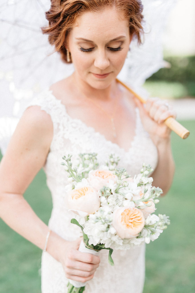 alfond inn bride with bouquet