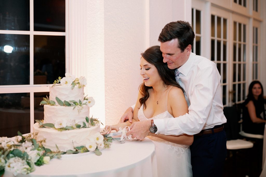 glidden wedding cutting the cake at Luxmore Grande Estate 